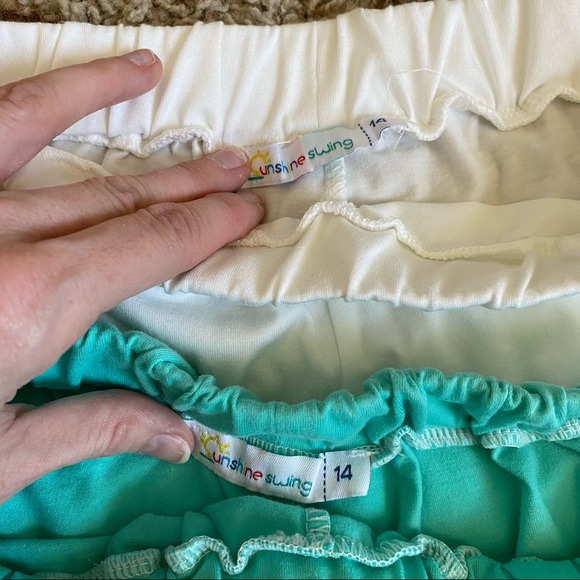 Sunshine Swing Bundle of 2 Pairs of Bow Shorts - Picture 2 of 8